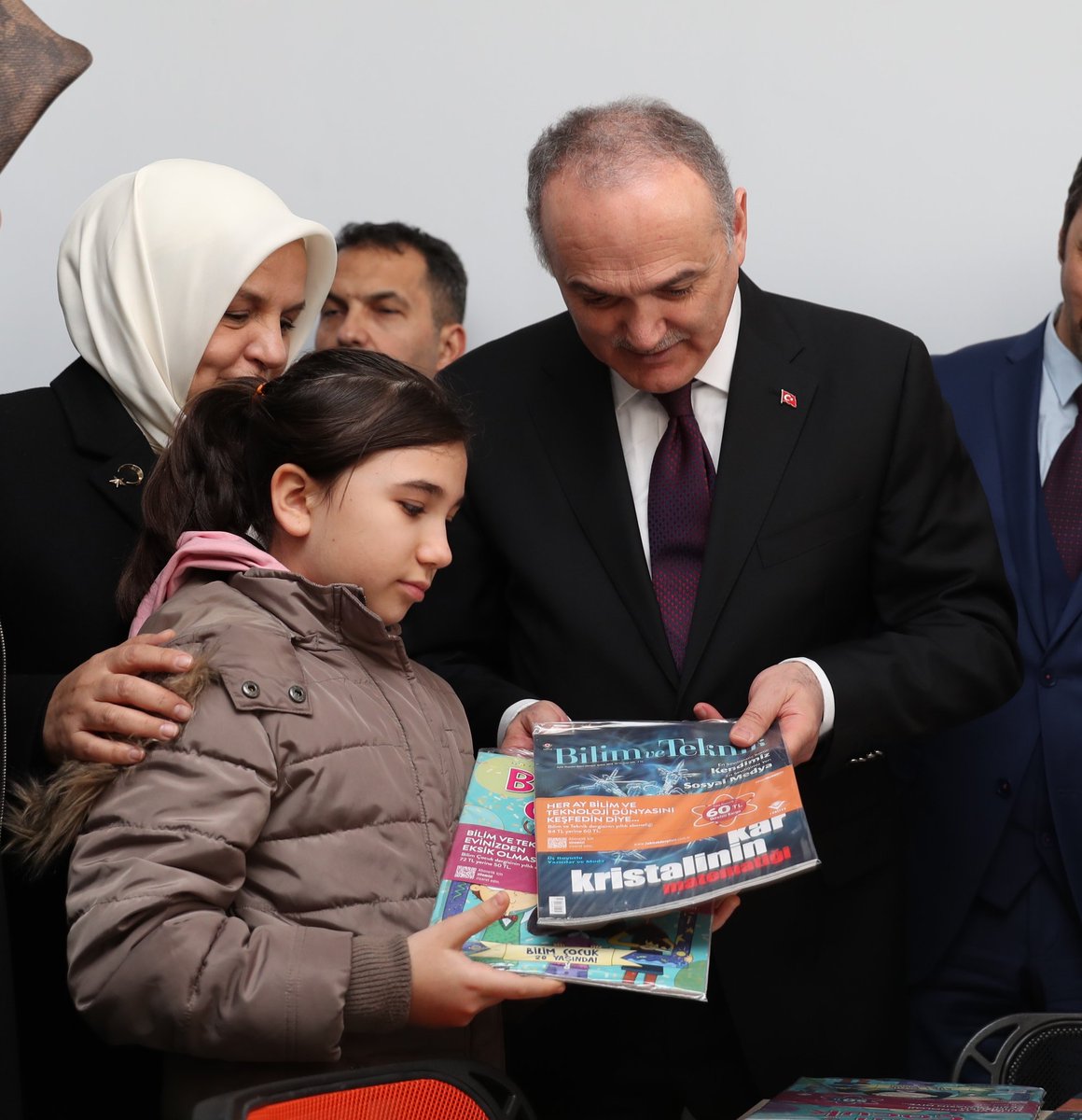 Dr_Faruk_Ozlu's tweet photo. Düzce’de Necmettin Erbakan Halk Kütüphanesi’nin açılışını gerçekleştirdik, hayırlı olsun. Biz de kütüphaneye TÜBİTAK’ın bazı kitaplarını hediye ettik. Büyük ve güçlü Türkiye için çocuklarımızın daha çok okumasına her zaman destek olacağız. https://t.co/4tm4pBiIlh