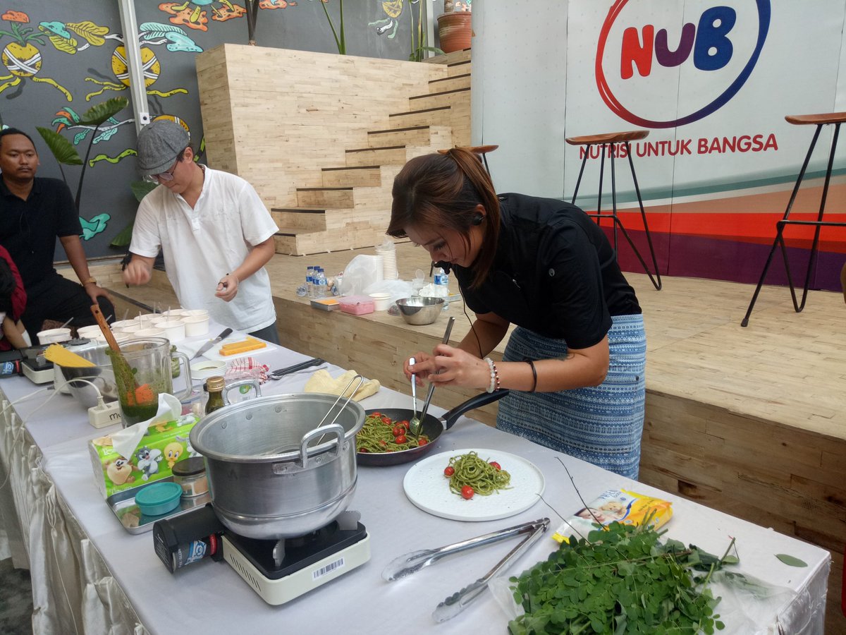 Pasta dengan pesto dari daun kelor ini bernutrisi sekali. Siapa bilang bahan makanan Indonesia tak bisa diolah menjadi makanan internasional?  #NutrisiTerbaik1000HPK