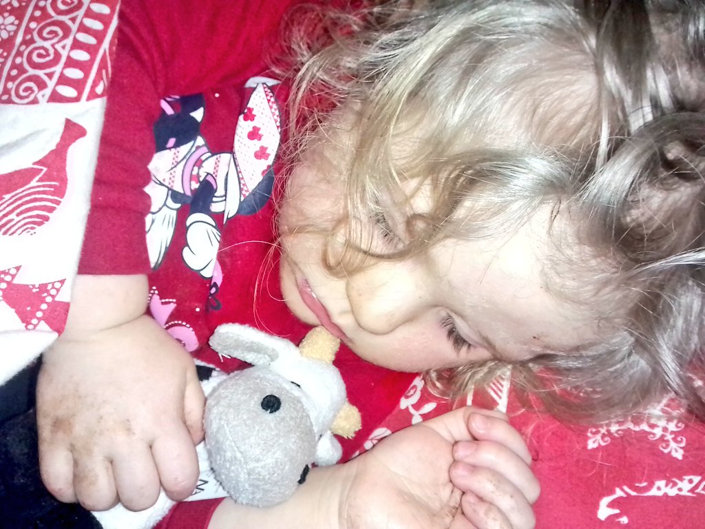 Annloveskeith's tweet photo. #SleepingBeauty #ourprincess #gorgeousgirly #daughter  #proudmummyanddaddy #cowandgate #cow #bedtime #feb18 https://t.co/zYDgHWsE7p