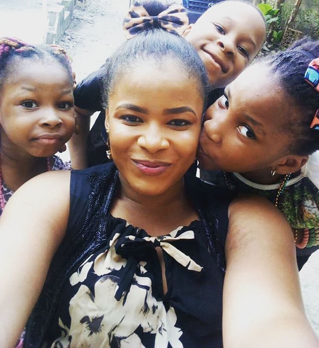 RoszeyBrowny's tweet photo. Happy weekend from my kiddos and I. 
@ Big daddy's house

Sommy isn't in the pix cos she is in her own world.

Me: Somsom, come let's take a selfie.
Sommy: LEAVE ME ALONE.

LOL.... I Love my kiddos back to back. 
#timeout #saturday #saturdayfunday #marip… https://t.co/7femAQByNh https://t.co/Ld5CUZxJQ8