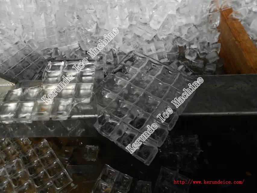 Granular ice machine

The world's advanced ice-making technology produces granular ice crystal clear, clean and sanitary.

Block ice:           28×28×25mm
Block ice:           23×23×23mm
Half square ice: 28×25×13mm