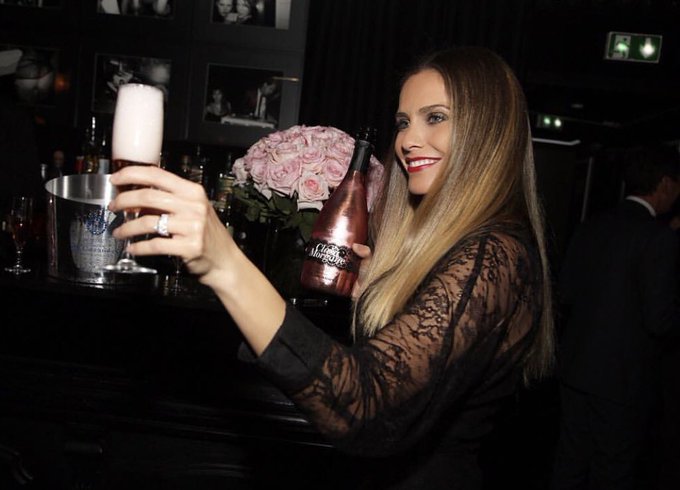 Bonjour &agrave; vous ! Je serai cet apr&egrave;s-midi &agrave; #cormontreuil pr&egrave;s de Reims pour vous d&eacute;dicacer ma bouteille<a href="/tag/cormontreuil"class="tags">#cormontreuil</a><a href="/tag/champagne"class="tags"><span>#champagne</span></a><a href="/tag/claramorgane"class="tags"><span>#claramorgane</span></a>