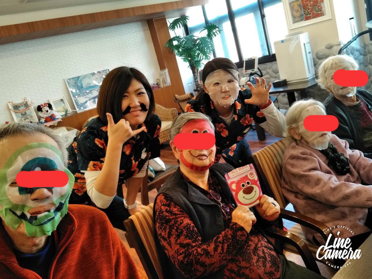 Twitter पर デイサービスリゾート ハナマウイスイート こんばんわ スタッフ湯本です 今週最後の投稿は W 本日ゲスト様と一緒にフェイシャルエステをやりました 美顔ローラーやネイル後の顔パック 少し怖い顔をしていますが皆さん終わった後は しわが