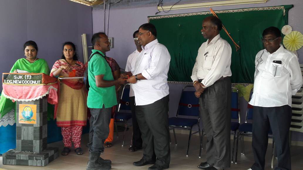 PerakPpmb's tweet photo. Dato V Elango Penasihat MB Perak:
Hadir di majlis Perayaan Ponggal anjuran Tadika Jenderata 1, Hutan Melintang, Bagan Datuk. Tahniah kepada Puan G. Nirmala? Guru Besar Tadika. https://t.co/0STOLIjm58