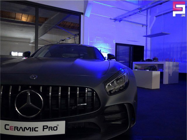 CeramicproB's tweet photo. Our workshop by night!
#ceramicpro 
#workshop 
#ceramiccoating 
#supercar 
#carswithoutlimits 
#slr 
#amg
#glascoating 
#ceramicprobelgium https://t.co/kbo5bMUAj9 https://t.co/WTfCy1OqMc