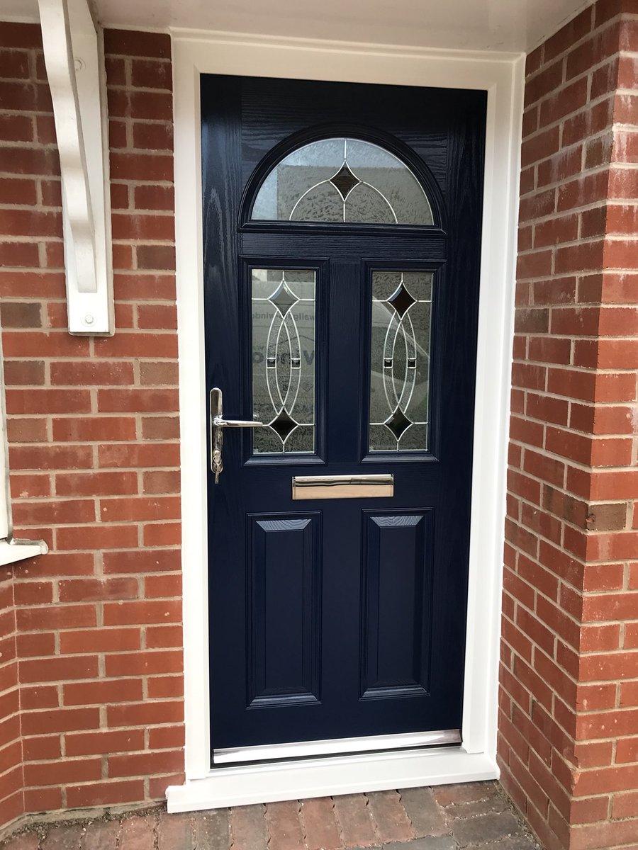 wallgatewindows's tweet image. New electric roller garage door and composite door installed in matching blue adding some colour and style to this property #rollerdooruk #wallgateWindows #wiganwindows #wigancompositedoors #wiganrockdoors #wiganbifolddoors #wiganUpvcWindows #wiganaluminiumwindows