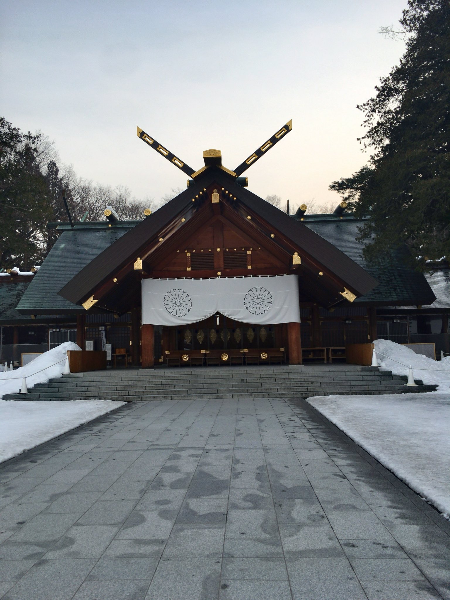 良月 本厄と車祓いで北海道神宮に来たのだ しかし車にお祓いってシュールだよな T Co Koirqoborn Twitter