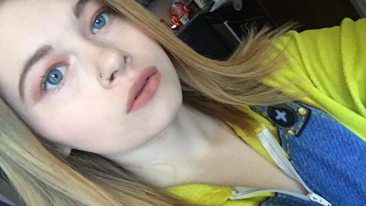 1 pic. hiya 💕 https://t.co/LfiCWrAA9v