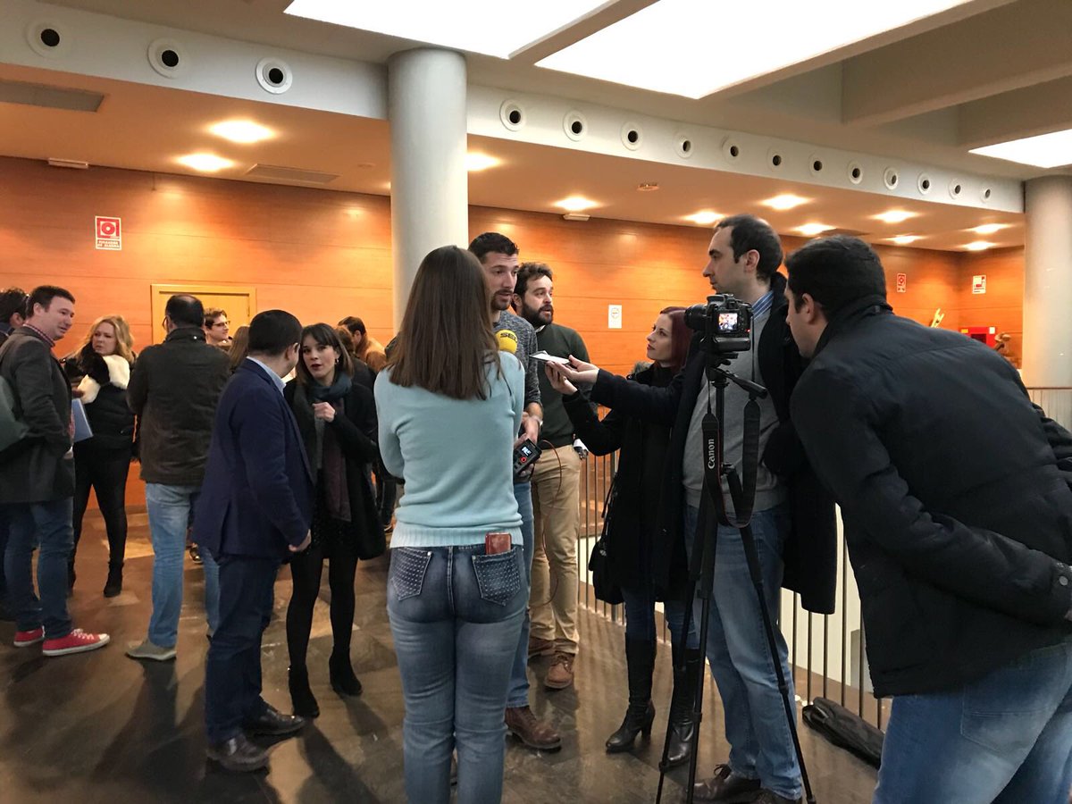 JSAJaenCep's tweet photo. Volvemos al trabajo en esta mañana de sábado en la que empezamos con rueda de prensa en la que hablamos de políticas de juventud y de las necesidades de los jóvenes de la provincia. #JóvenesConstruyendoElSur https://t.co/K4bu8GEHWz
