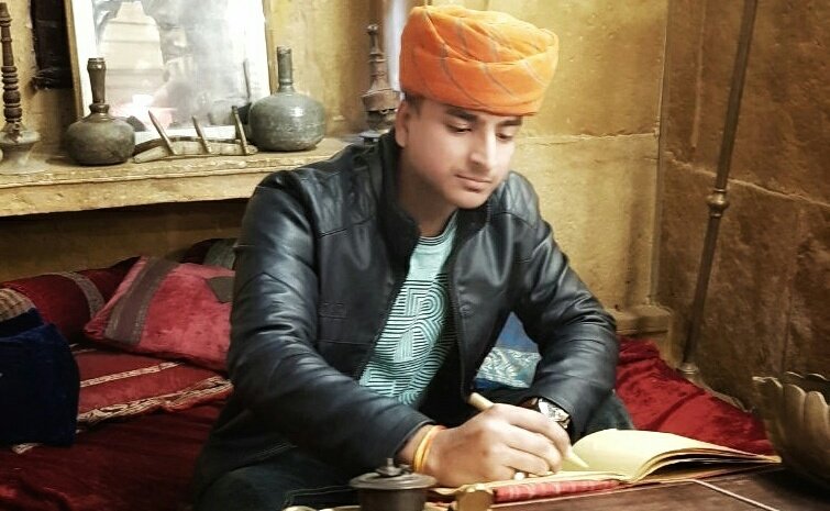 Ankushepic's tweet photo. Maarwadi Look 😆😆😆
#maarwadi #SaturdayMotivation #rajesthan #jodhpur #tradition #Cool #ankushepic #boysoutfit #TeddyDay https://t.co/sVQNDu2PD4