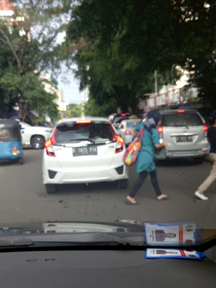 Tolong diperhatikan jalur kebon kacang pak <a href="/aniesbaswedan/">Anies Rasyid Baswedan</a> terlalu pak ogahnya