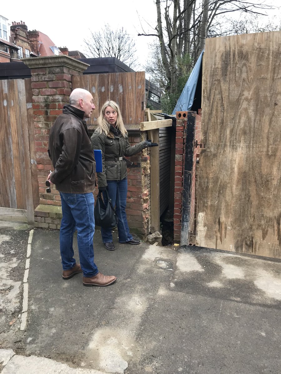 BelsizeBulletin's tweet photo. A building site on Kings College Rd appears to have worrying health &amp; safety breaches. We’ve got @KirstyNW3 &amp; @BelsizeSteve looking into it! https://t.co/avyuuDy5sR
