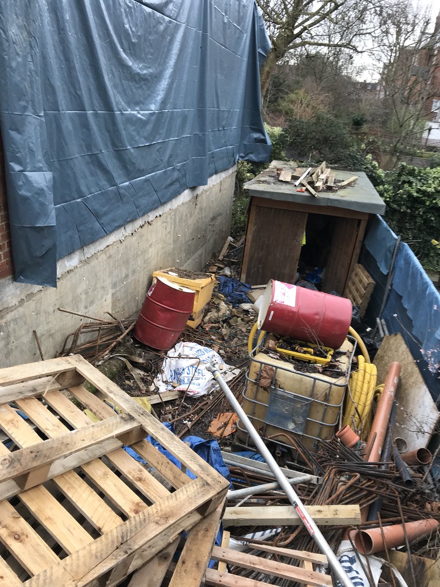 A building site on Kings College Rd appears to have worrying health &amp; safety breaches. We’ve got @KirstyNW3 &amp; <a href="/BelsizeSteve/">Steve Adams</a> looking into it!
