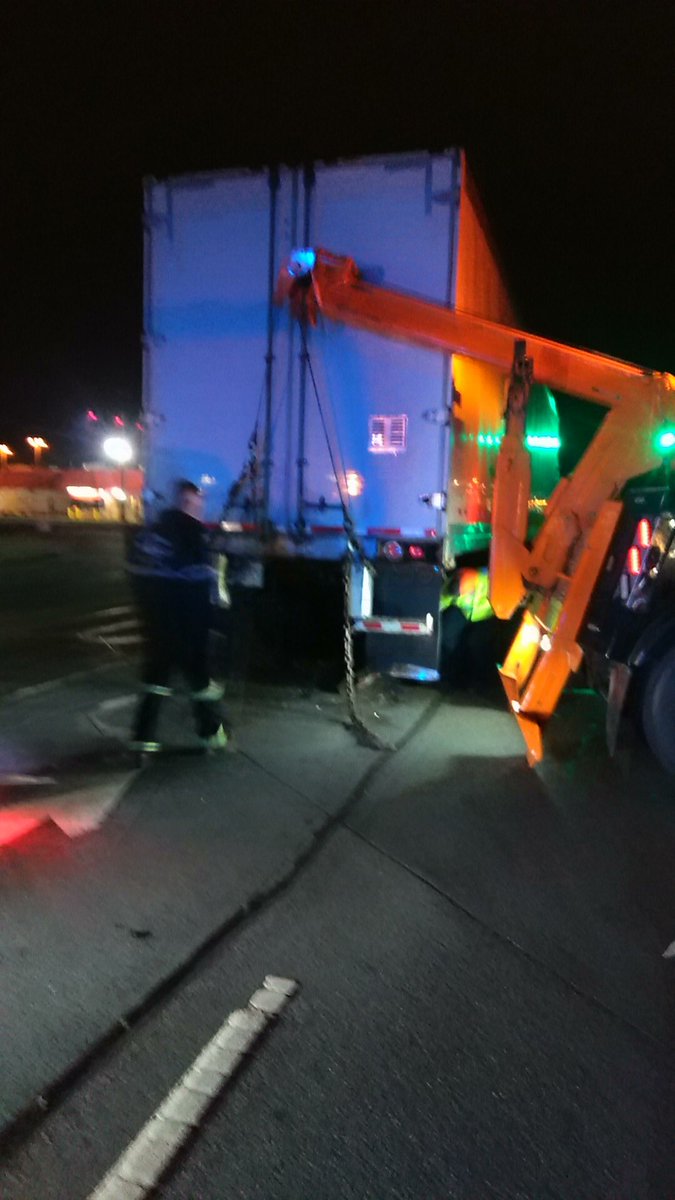 PrecisionMaint's tweet image. A little lift 40000lbs #precision strong #mightymouse20ton