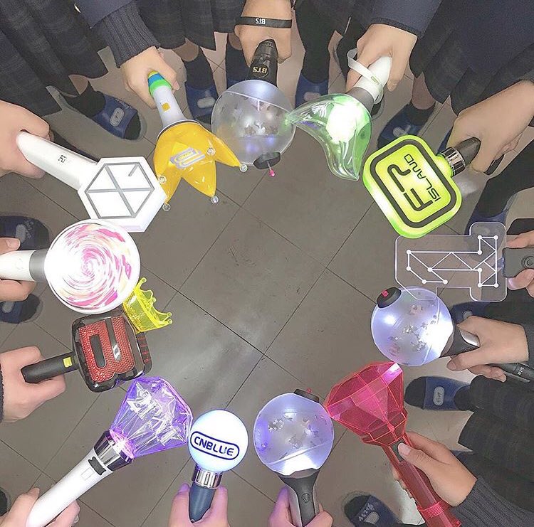 bts__kimutehyon's tweet photo. K-POPペンはこうゆうのやりたいと思った事はありませんか？

ありますよね？
これワタクシの夢でございます🦋♡

共感したらRT
 #ペンライト https://t.co/xCamaWnJGN