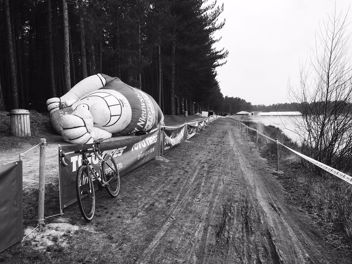 Time to get pumped up.

Krawatencross in Lille is starting.

Check out the live stream here:
cyclingfans.com/cyclocross/live
Women's start: 13:45pm CET
Men's start: 3:00pm CET

#HotSauceCycling #PumpUpTheJam #Krawatencross #Belgium #cyclocross