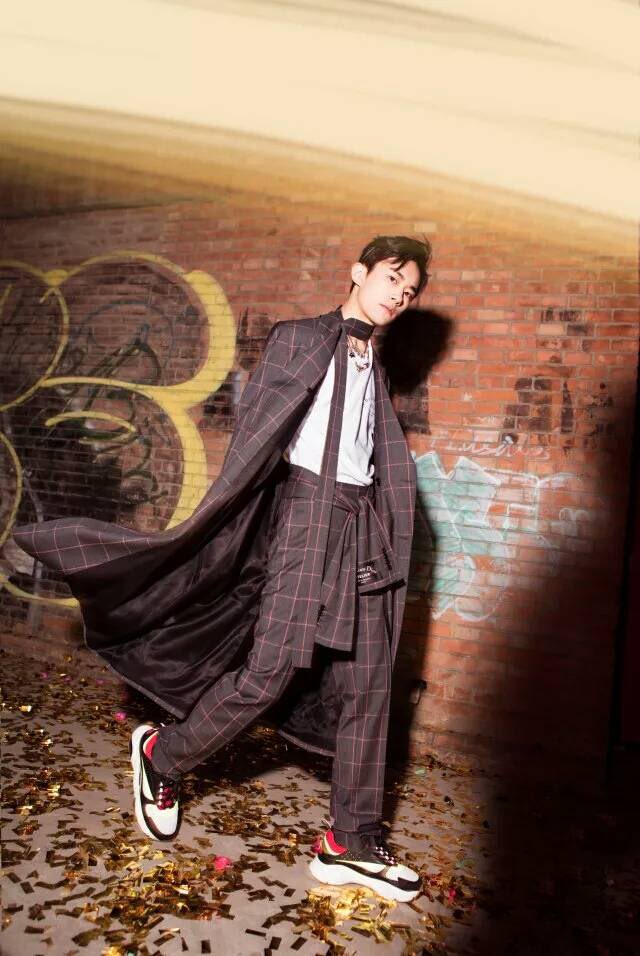 LoveeJacksonYEE's tweet photo. Amazing
#JacksonYee 
@Dior HOMME https://t.co/hiGlvIvtQn