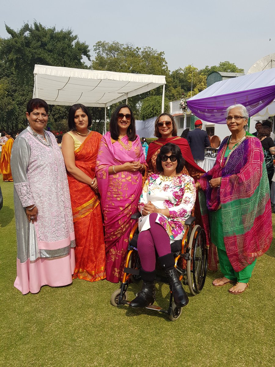 Deepa Malik on Twitter: "An absolute honor to be hosted at #ArmyChief  Residence for the official Ladies Garden Party in presence of the  #Nation'sFirstLady, wife of the hon President Mrs Kovind and
