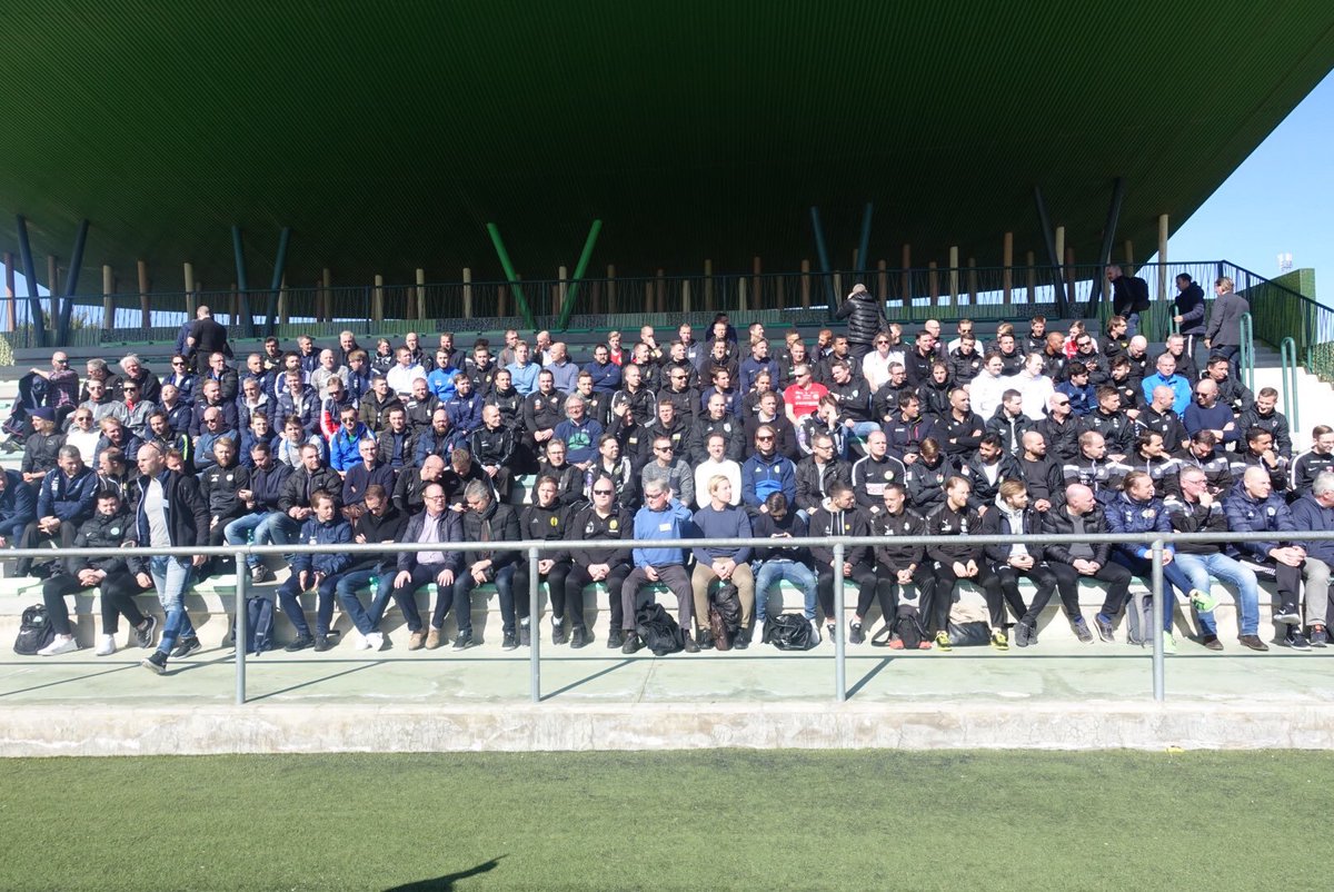 "Fantastisk inledning i Torrevieja" - Bloggen uppdaterad efter den andra konferensdagen. ettanfotboll.se/2018/02/10/fan… #TipselitTorrevieja #Ettanfotboll