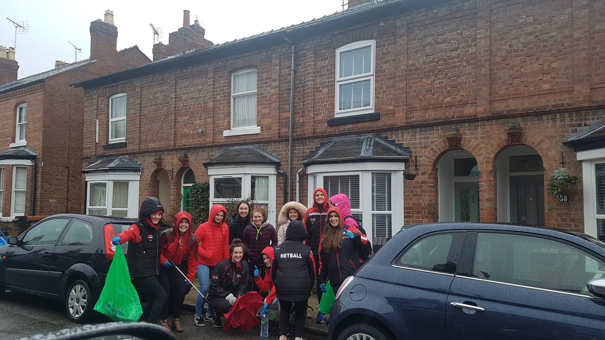This is easily the best thing I have seen this year. <a href="/UOCnetball/">UCSU Netball</a> collecting litter on our avenue in the pouring rain! Thank you!