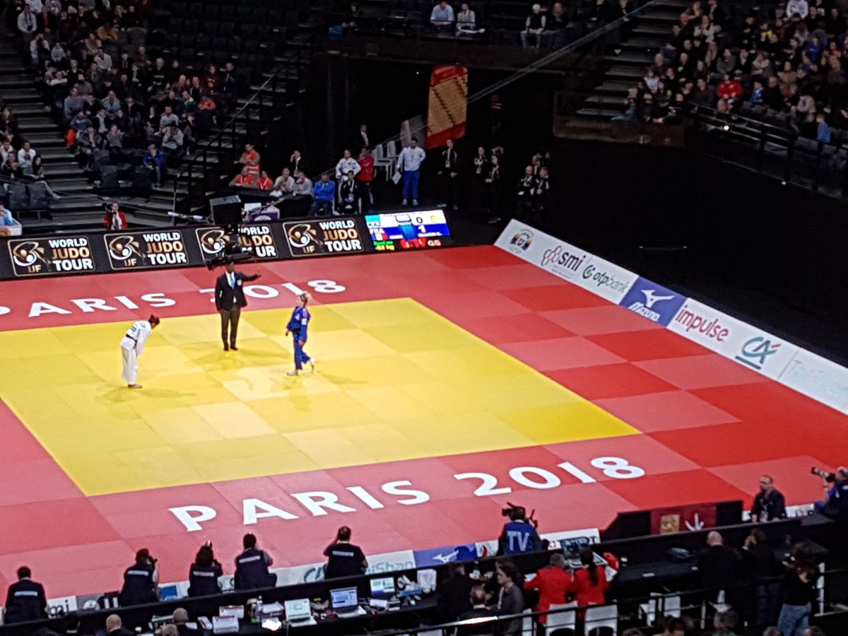 Quand une équipe d'ambassadeurs judo <a href="/ca_centrest/">Crédit Agricole Centre-est</a> se mobilise à #JudoParis2018 , pour vivre l'un des plus beaux événements judo #Grandslam2018 @accorhotels Arena... les émotions sont forte ☺ #judo #equipe #sport #ecoledelavie <a href="/magnumstb/">Bailliez Philippe</a> <a href="/herve_fon/">Fontaine Herve</a>