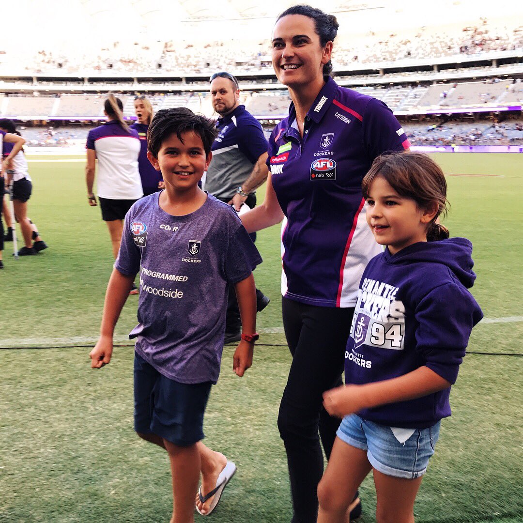 aflwomens's tweet photo. Crowd pleasers #AFLWFreoPies https://t.co/9ulENJdAf8