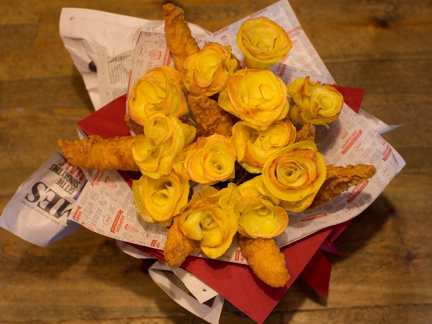 Valentine's Day is on the approach...  Have you noticed?

We've found some of Cheltenham's more unusual offerings for the coming week.  Including a boat trip, chip shop bouquet, literature themed tasting menu, and 50% off your food bill (yes really).  

cheltenhamrocks.co.uk/guides/recomme…