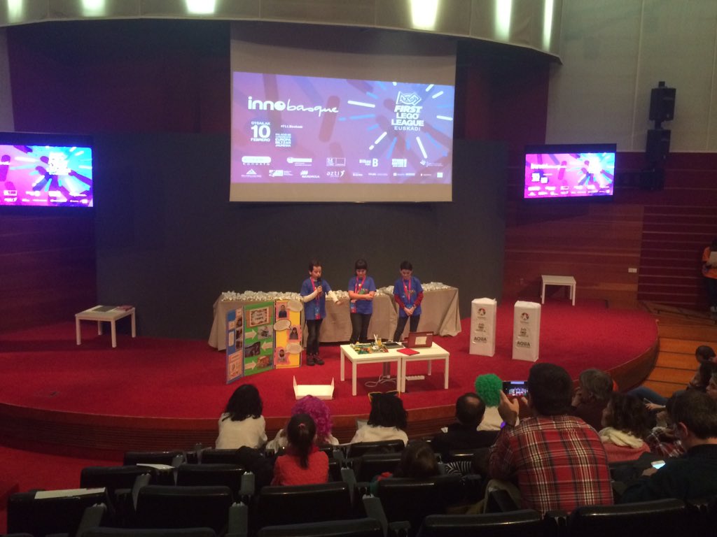 beg_MaisuAritz's tweet photo. LH -ko #FLLEuskadi @Begonazpiikas -ko taldeak badagoz euren lanak aurkezten. 

Well done dear students!!! 👏🏽👏🏽👏🏽

Thank you again @beg34Itziar 😉👍🏼👍🏼 https://t.co/SGVJVWZlYx