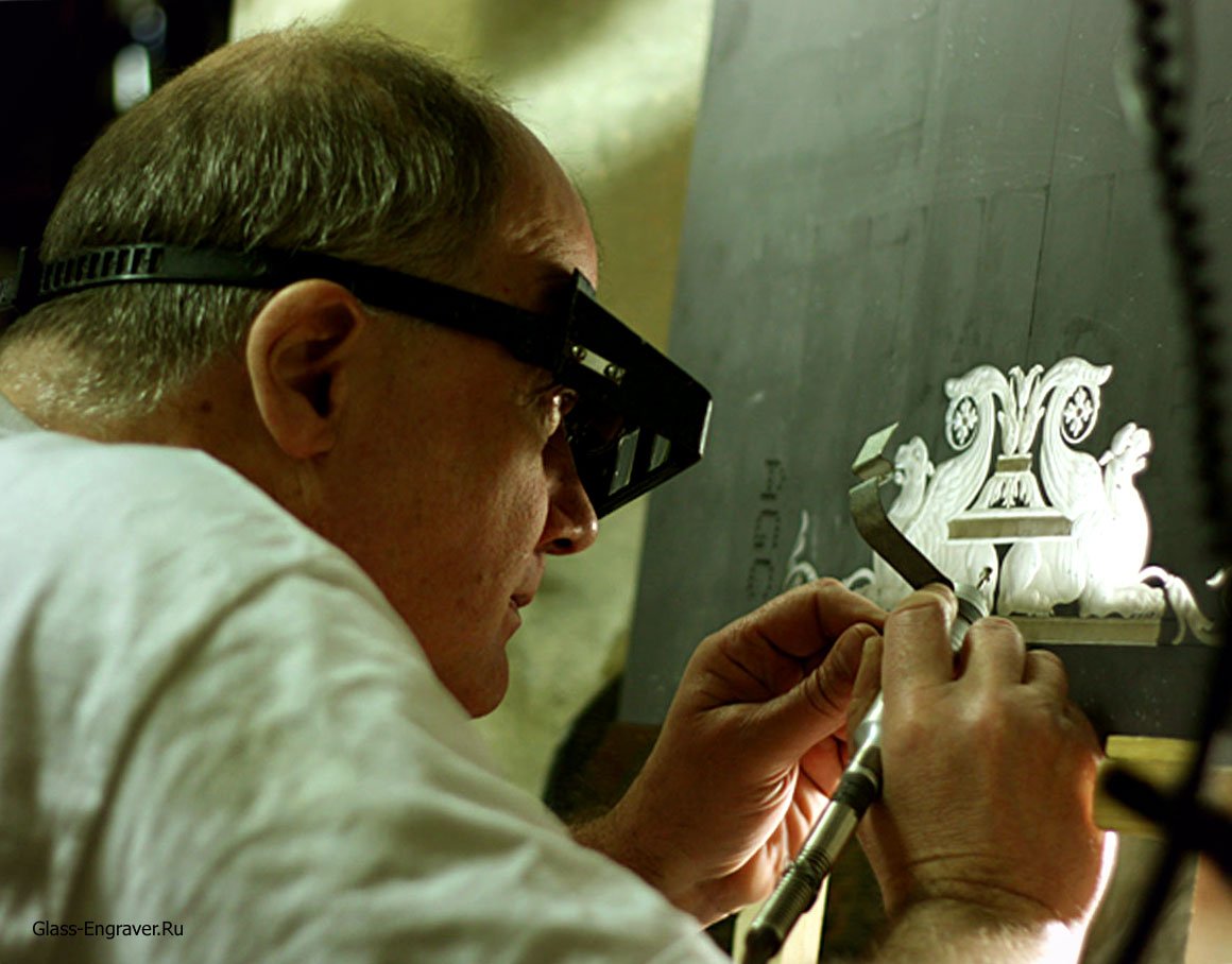 Гравированное зеркало для камина. Гравировка по амальгаме.
glass-engraver.ru/gravirovka-na-… #гравировка #engraving #зеркало #mirror