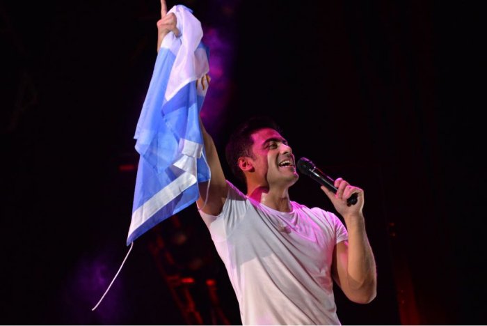 SiEspectaculos's tweet photo. MÚSICA >> Tras agotar un Luna Park en Agosto, Carlos Rivera regresó al país e hizo delirar a un colmado Anfiteatro en Villa María. Ahora, después de romperla en Rosario, la estrella internacional se prepara para una nueva función en Buenos Aires en el mítico Luna Park esta noche https://t.co/6YsX5bKy95