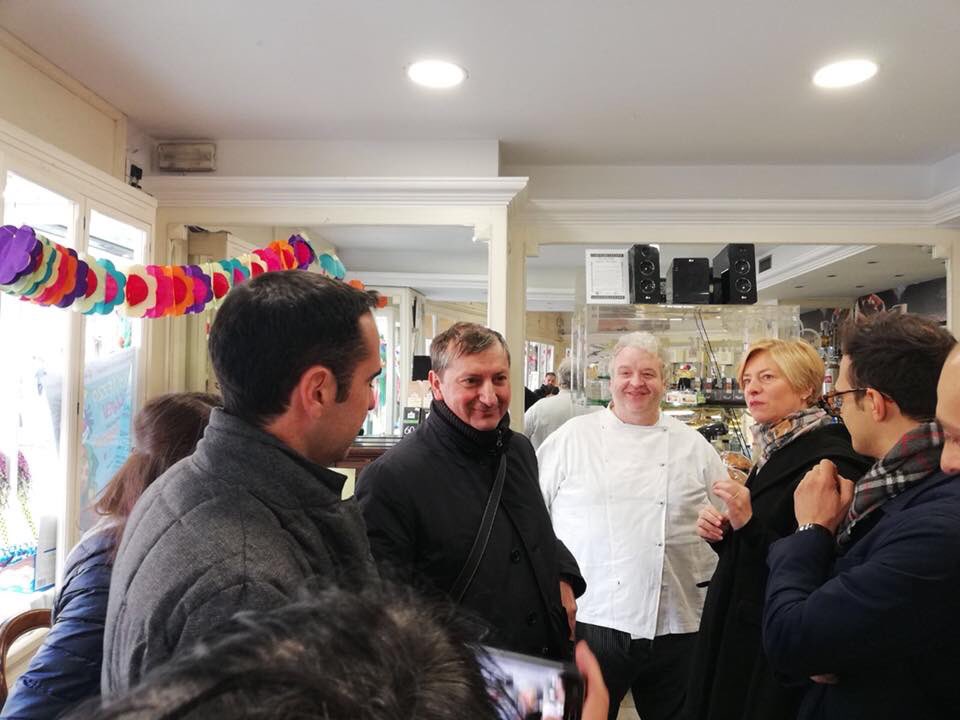 PDGenova_'s tweet photo. I candidati @robertapinotti e Mario Tullo questa mattina, 10 febbraio, hanno incontrato i cittadini della Valpolcevera insieme al segretario provinciale @albertopandolfo Un bel momento di confronto e dialogo per le strade della nostra città.
#stradaxstrada #squadraPD #scegliePD https://t.co/ZIjZzbqVuw