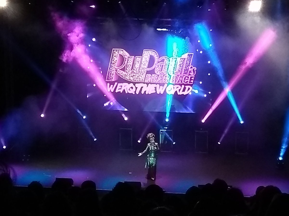 ElenaAIbarra's tweet photo. Bad organization and boring songs just to see @TheBiancaDelRio in #CDMX but totally worth it though. You're the best queen #WerqTheWorld @VossEvents https://t.co/hVd2LfXgYv