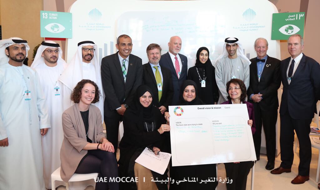 معالي الدكتور ثاني الزيودي مع مجموعة عمل التغير المناخي ضمن مبادرة المجالس العالمية لأهداف التنمية المستدامة، خلال فعاليات اليوم الأول من أعمال #القمة_العالمية_للحكومات