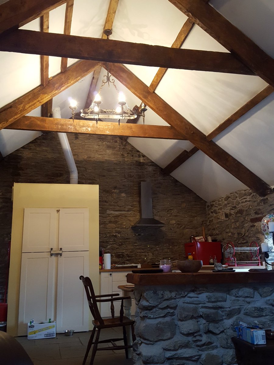 Spending the weekend in the cutest barn conversion for my mama's birthday 🐾