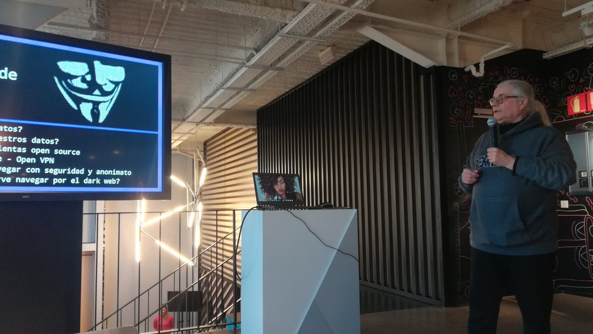 aida_flow's tweet image. Superinteresante la info de @hackmadrid sobre &quot;como conectarse a Internet preservando el anonimato y la privacidad&quot; en @OSWeekends, genial!