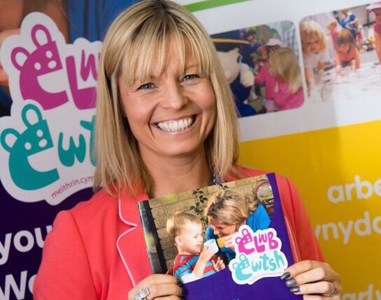 MudiadMeithrin's tweet photo. Wythnos brysur arall!
🖍 Lawnsio cynllun dysgu #Cymraeg #ClwbCwtsh efo @learncymraeg a @niaparry
🖍 Mynychu seremoni #TSACymru y @WalesCVA ac ennill ein categori!
🖍 Dechrau hyrwyddo sesiynau hyfforddiant addas i bartneriaid amrywiol https://t.co/TiJ9PbZlyT