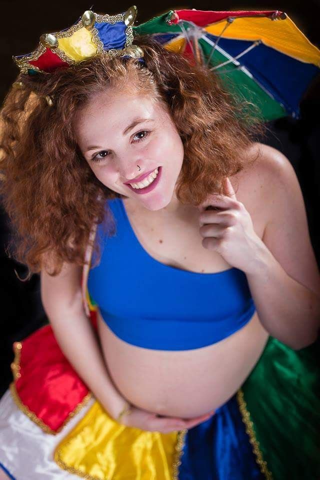 MariGelderblom's tweet photo. Daqui da Holanda acompanhando acompanhando o melhor carnaval do mundo! ❤ Ano que vem to aí com meu Kauê que jájá nasce! #Carnavalleiaja #leiaja #leiajaonline #carnavalbrasil @LeiaJaOnline https://t.co/sXXINxTqR8