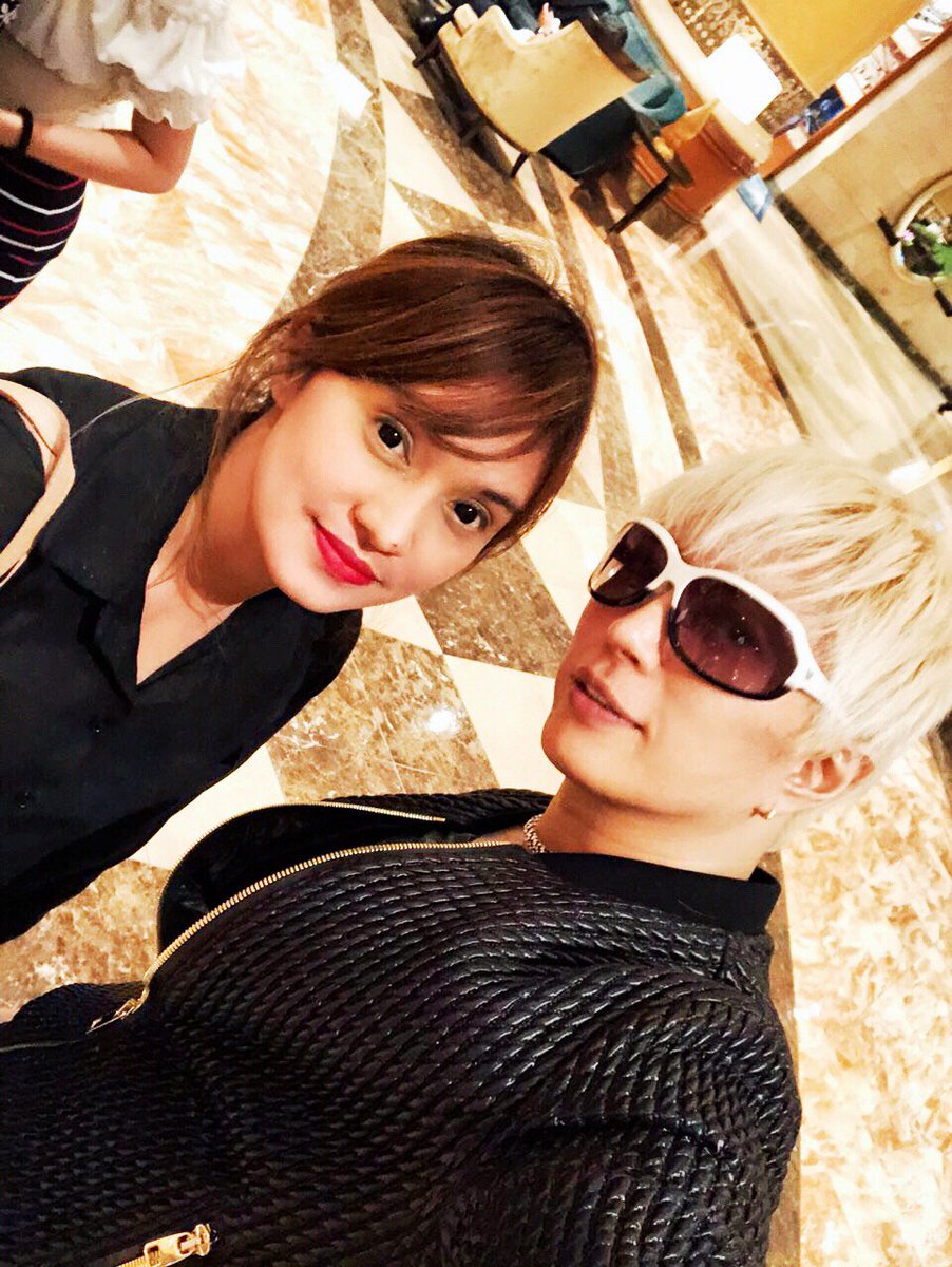 Dear Lovers Twitter પર Gacktさんline更新 フィリピンでアイドルグループと会った で みんなグループのメンバーだと思ったら この人はメンバーのお母さんだって 若すぎてびっくり ボクが歳食っただけかぁ ははは Https T Co Klpfgiteru Gackt 保護者さえ