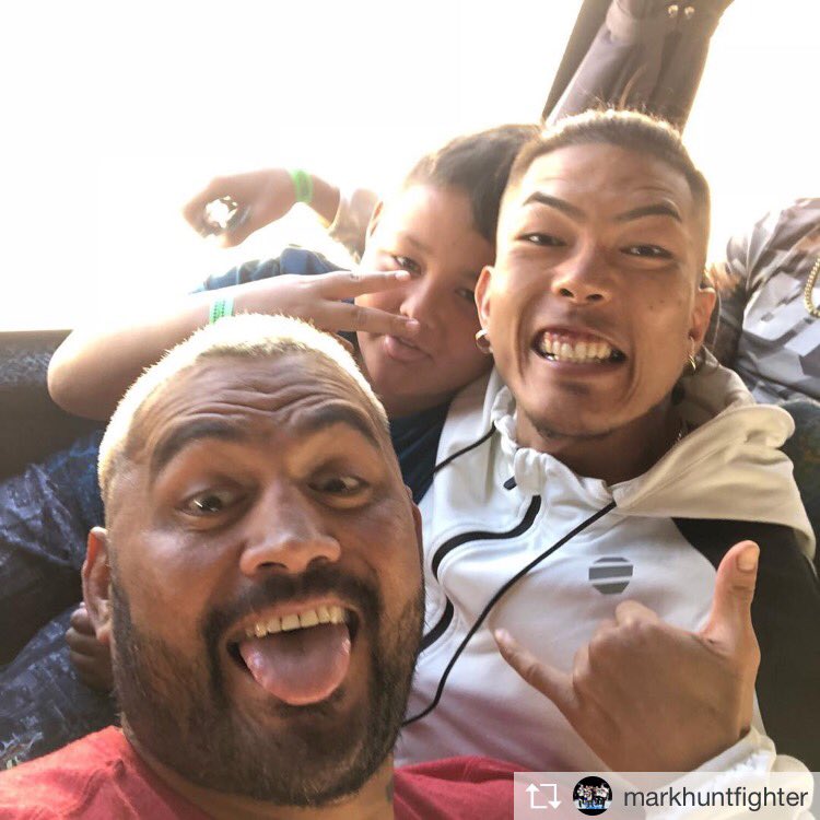 Teruto Yashabo Ishihara En Twitter マークハントの子供がかわいすぎる笑 オクタゴンガールのおしり触るんだぞ いいな って 計量の入場ぎりぎりまで指示くれてた笑 マークハントが日本のみんなに恩返ししたいって言うてた 小学校の時テレビで観てたスターと 同じ舞台 Teruto Yashabo Ishihara En Twitter マークハントの子供がかわいすぎる笑 オクタゴンガールのおしり触るんだぞ いいな って 計量の入場ぎりぎりまで指示くれてた笑 マークハントが日本のみんなに恩返ししたいって言うてた 小学校の時テレビで観てたスターと 同じ舞台