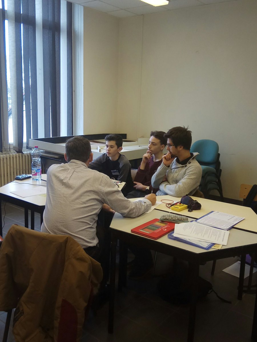 GENumerique's tweet photo. Reprise des projets le ventre plein pour les équipes à #Thionville au #thilab
#hackcolleges #mosL https://t.co/tyzHXhGVfZ