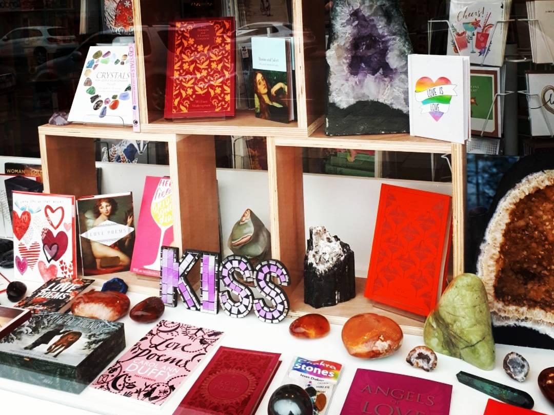 ChingfordBooks's tweet photo. Not that it's Valentine's Day soon or anything like that 💕

#GiftIdeas #Crystals #LoveLocal #LoveYourHighStreet #JosBookshop #PopToTheShop #ShopSmallWhereYouCan #MagicOfTheBookshop #Independent #LocalShops #LocalPeople #Chingford 📚❤💎 https://t.co/2zPv4ATJvv