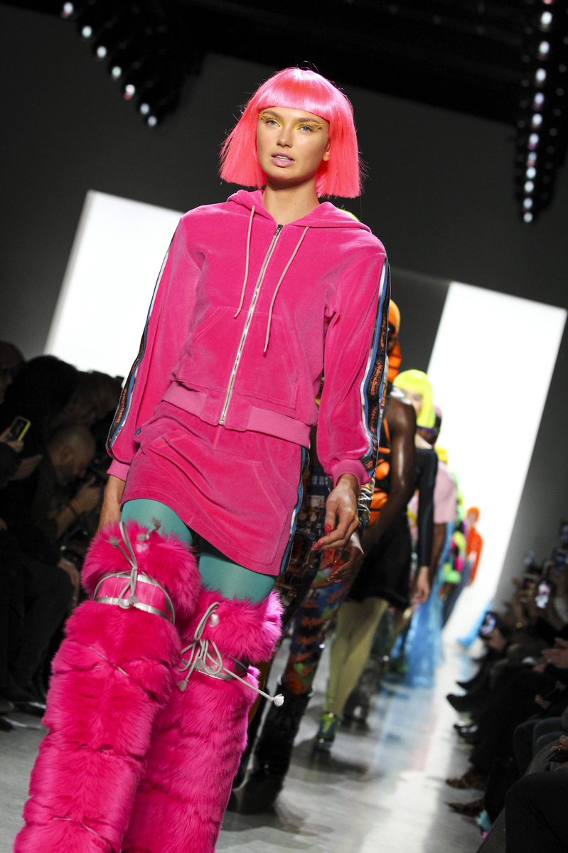 RStrijdUpdates's tweet photo. #HQ | Romee Strijd walking for Jeremy Scott F/W18 RTW show during #NYFW #2 https://t.co/EbgrUoCfw9