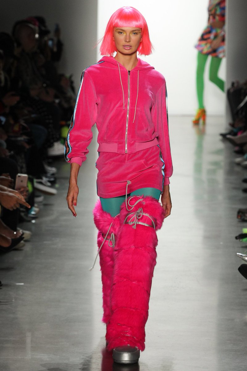 RStrijdUpdates's tweet photo. #HQ | Romee Strijd walking for Jeremy Scott F/W18 RTW show during #NYFW #3 https://t.co/PVg3mO1Cj6