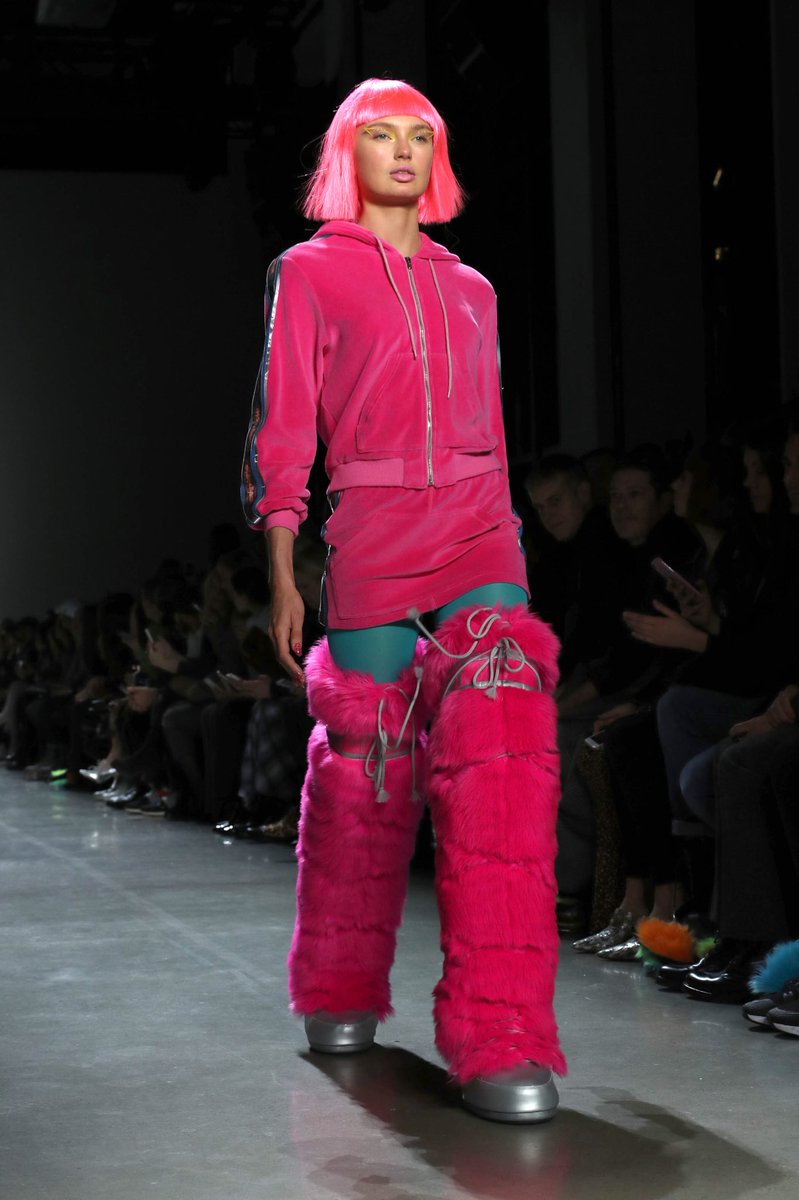 RStrijdUpdates's tweet photo. #HQ | Romee Strijd walking for Jeremy Scott F/W18 RTW show during #NYFW #3 https://t.co/PVg3mO1Cj6
