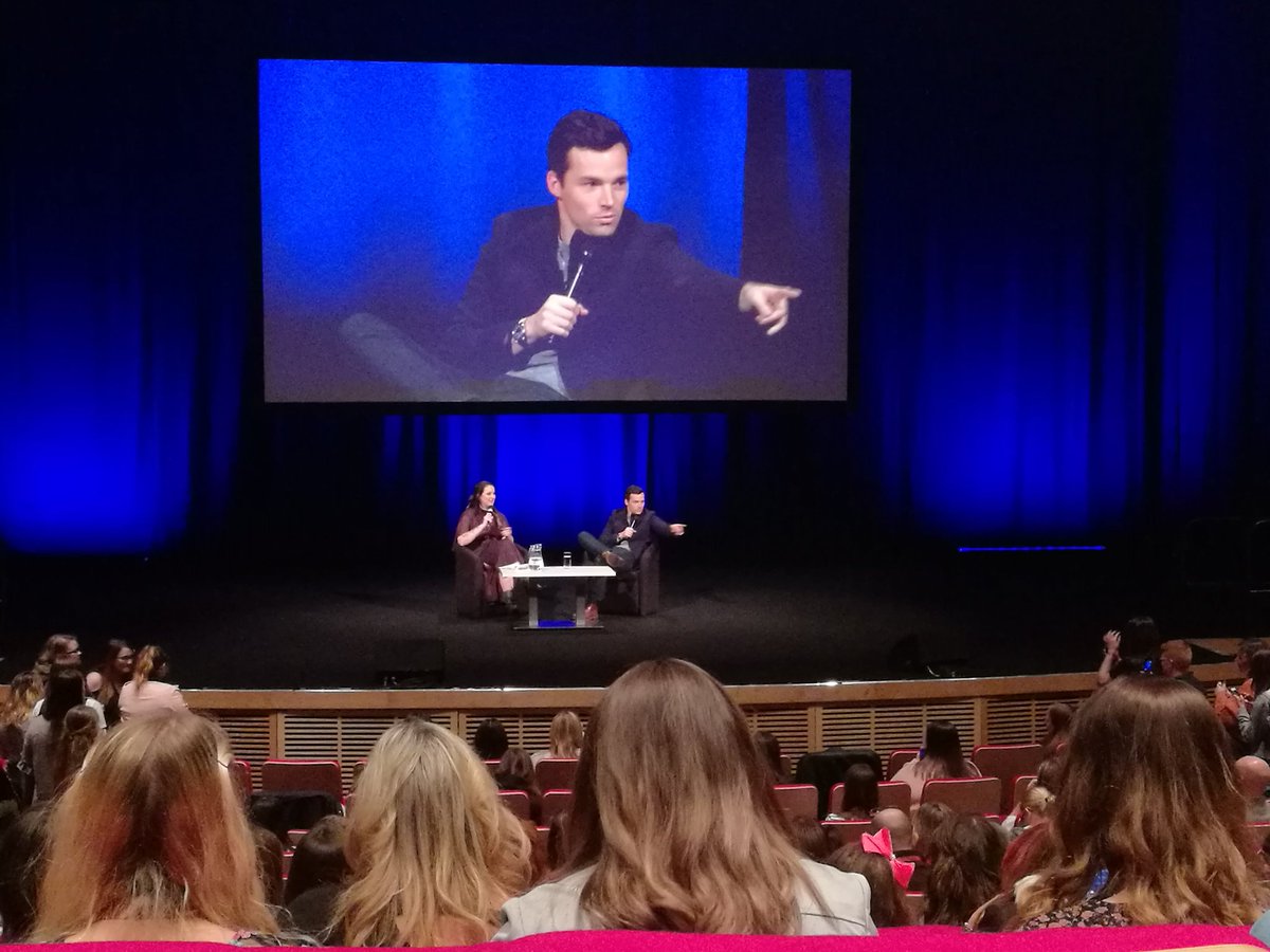 RevEndgAmeEvent's tweet image. Great Panel with Ian Harding 👏
#pllcon 
#RevelationsEndGameUK