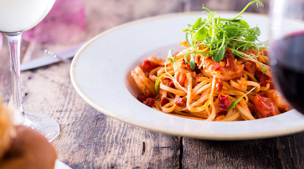 DunCow_Rugby's tweet photo. Fancy recreating that Lady and the Tramp kiss? Fall in love with our chorizo, prawn and lobster linguine from our Valentine's menu. Make it a date!  

Book now: https://t.co/CFPtXrbitP https://t.co/9WfovBSXUX