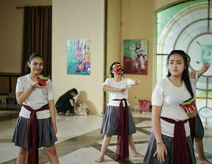 chavassions's tweet photo. Siapakah sosok Keyra??!  Nantikan #filmsajen https://t.co/2rhsmXVaeu
