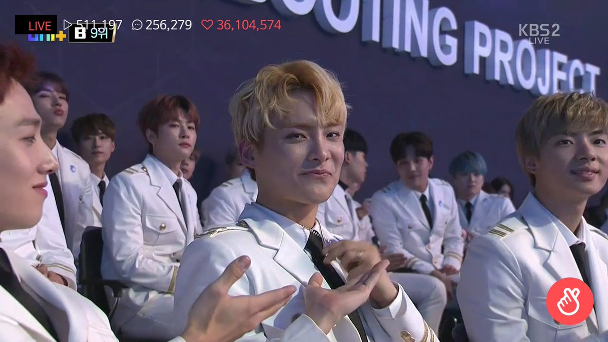 acedalegioo's tweet photo. 준찬 모두 에이스 목걸이 꺼내드는 것 너무 뭉클했고...ㅠㅠㅜㅜㅠㅠㅠㅠㅠㅜㅜㅜㅠㅠㅠㅠ https://t.co/3DxPoalZWY