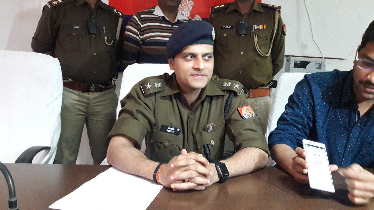 mirzapurpolice's tweet photo. श्री राजेश अग्रवाल, मा0मन्त्री वित्त विभाग उ0प्र0 द्वारा आज दिनांक-10-02-2018 को पुलिस अधीक्षक मीरजापुर महोदय व स्मार्ट ई टच कम्पनी के निशान्त पाण्डेय द्वारा विकसित स्मार्ट ई पुलिस के एन्टी रोमियो टूल को लान्च किया गया। https://t.co/b8A189OtIL