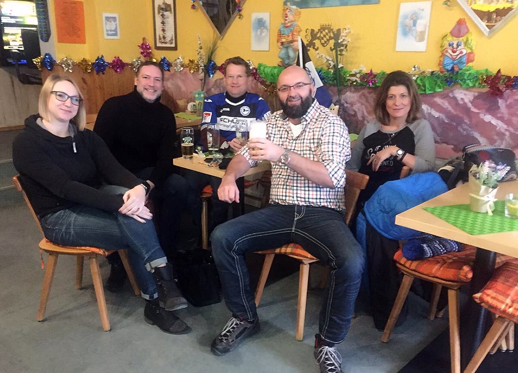 Auch die @suedlandarminen waren diesmal wieder zum gemeinsamen Fußball schauen zusammen ⚽️😊 #MSVDSC <a href="/arminia/">DSC Arminia Bielefeld</a> #Arminia